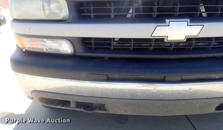 image for item DG2173 2002 Chevrolet Suburban 1500  SUV