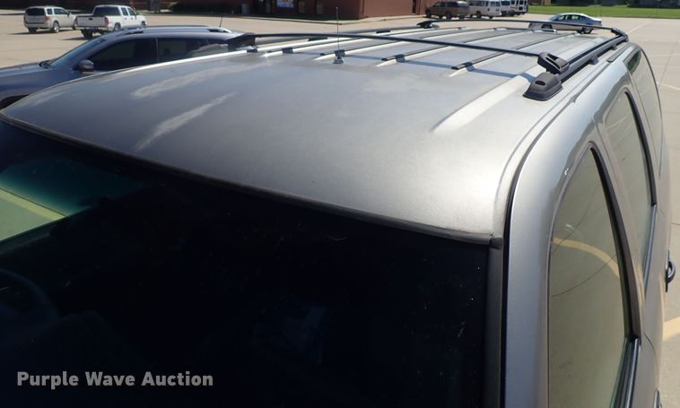 image for item DG2173 2002 Chevrolet Suburban 1500  SUV