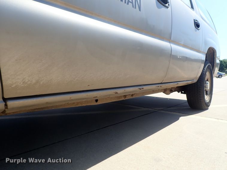 image for item DG2173 2002 Chevrolet Suburban 1500  SUV