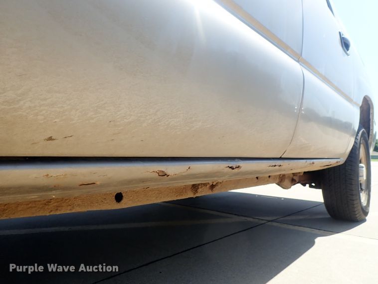 image for item DG2173 2002 Chevrolet Suburban 1500  SUV