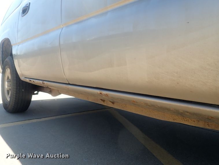 image for item DG2173 2002 Chevrolet Suburban 1500  SUV