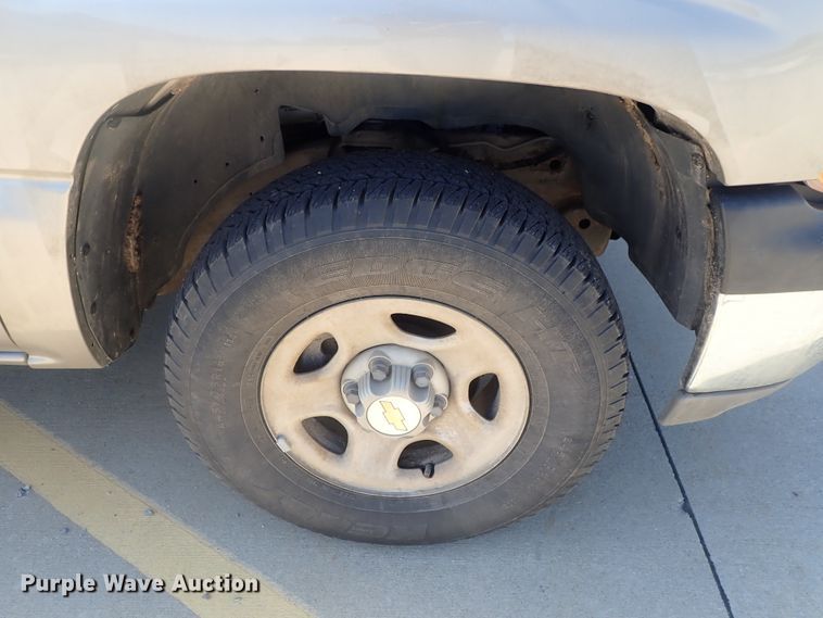 image for item DG2173 2002 Chevrolet Suburban 1500  SUV