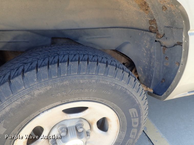 image for item DG2173 2002 Chevrolet Suburban 1500  SUV