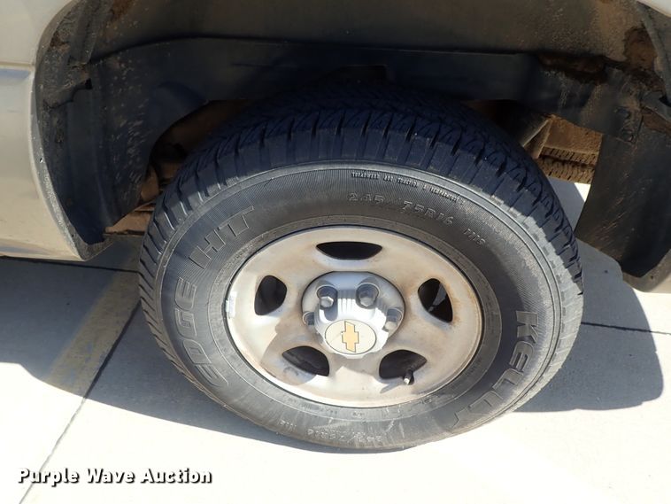 image for item DG2173 2002 Chevrolet Suburban 1500  SUV