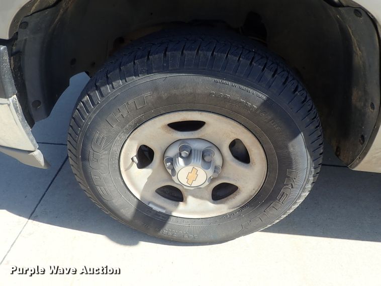 image for item DG2173 2002 Chevrolet Suburban 1500  SUV