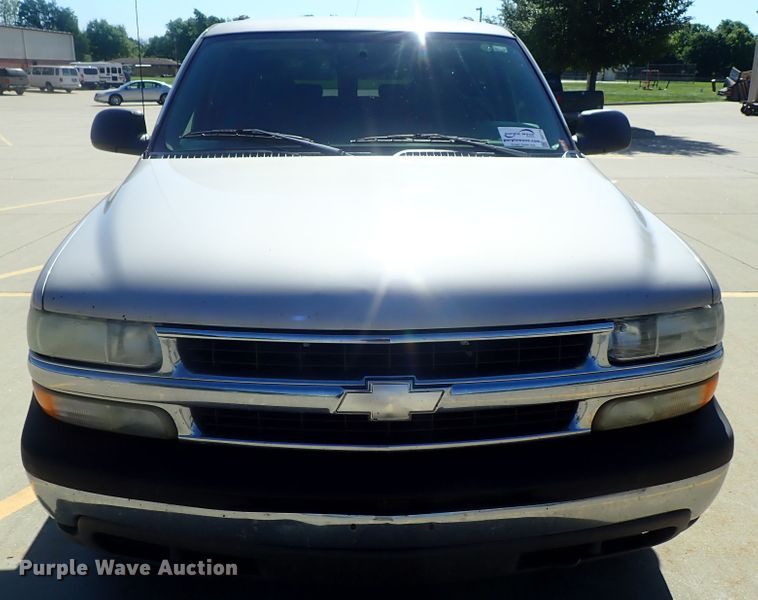 image for item DG2174 2004 Chevrolet Suburban 1500  SUV