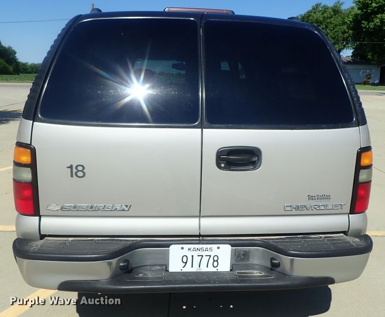 image for item DG2174 2004 Chevrolet Suburban 1500  SUV