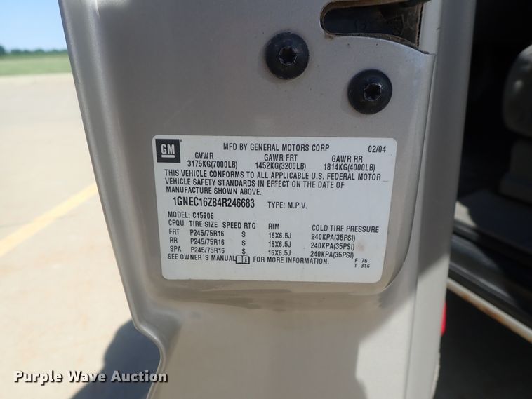 image for item DG2174 2004 Chevrolet Suburban 1500  SUV