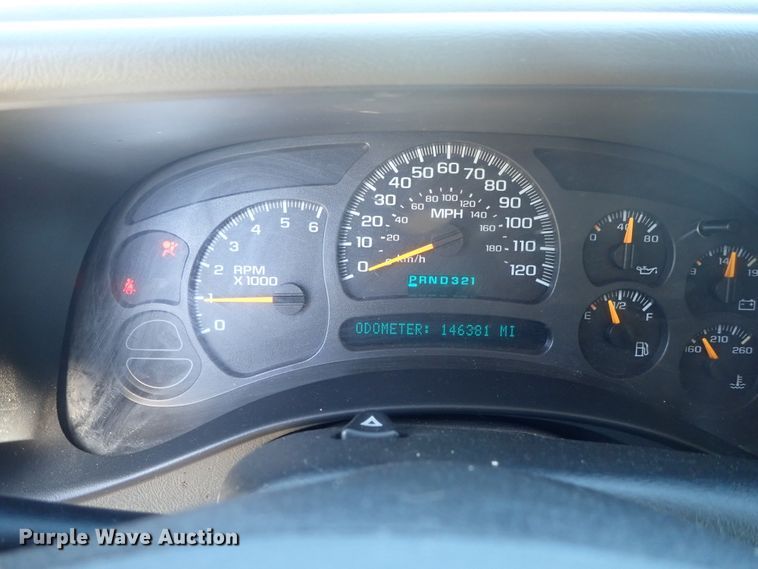 image for item DG2174 2004 Chevrolet Suburban 1500  SUV