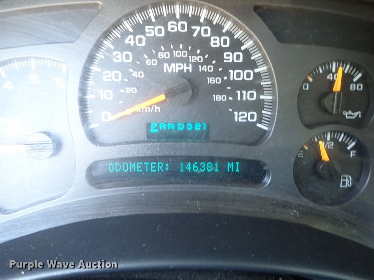 image for item DG2174 2004 Chevrolet Suburban 1500  SUV