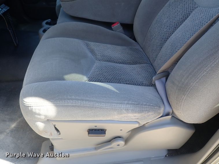 image for item DG2174 2004 Chevrolet Suburban 1500  SUV