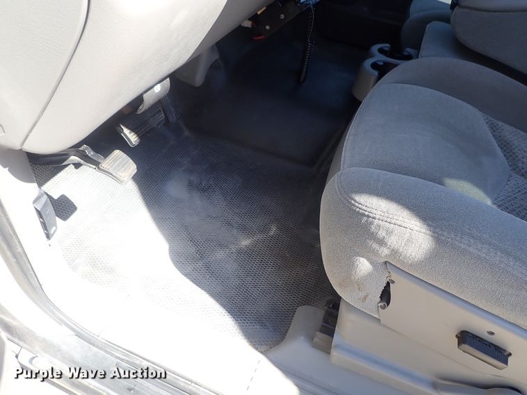 image for item DG2174 2004 Chevrolet Suburban 1500  SUV