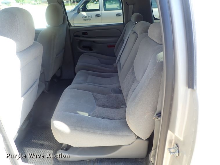 image for item DG2174 2004 Chevrolet Suburban 1500  SUV