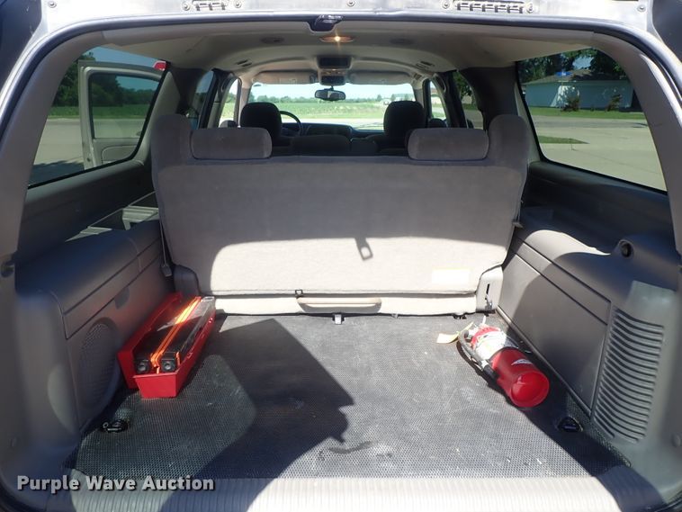 image for item DG2174 2004 Chevrolet Suburban 1500  SUV