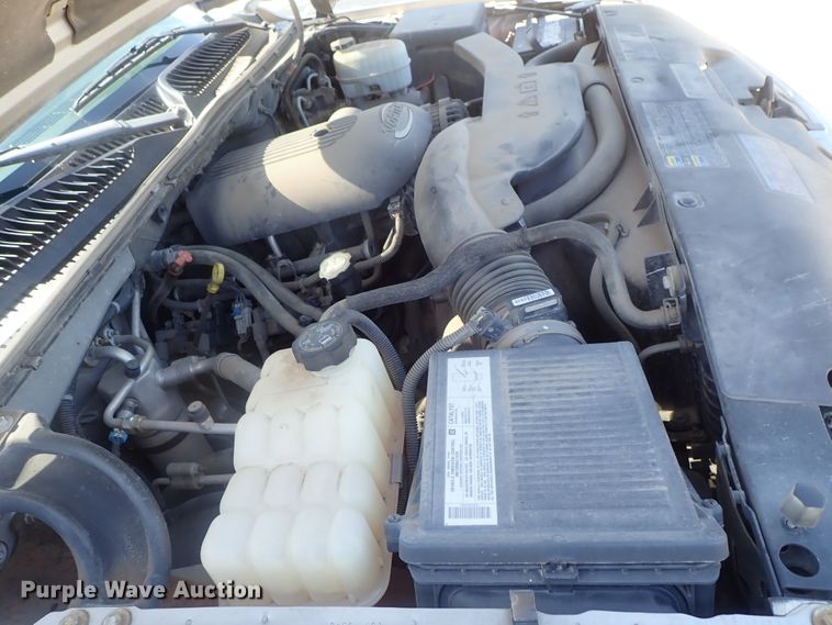 image for item DG2174 2004 Chevrolet Suburban 1500  SUV