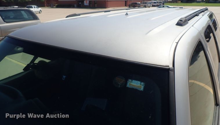 image for item DG2174 2004 Chevrolet Suburban 1500  SUV