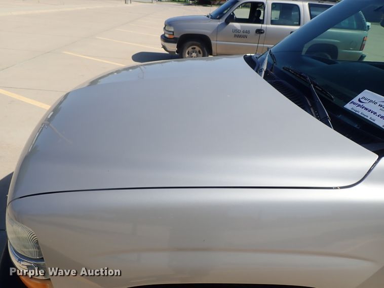 image for item DG2174 2004 Chevrolet Suburban 1500  SUV