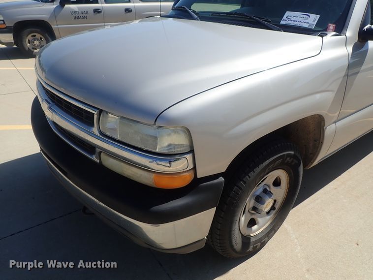 image for item DG2174 2004 Chevrolet Suburban 1500  SUV