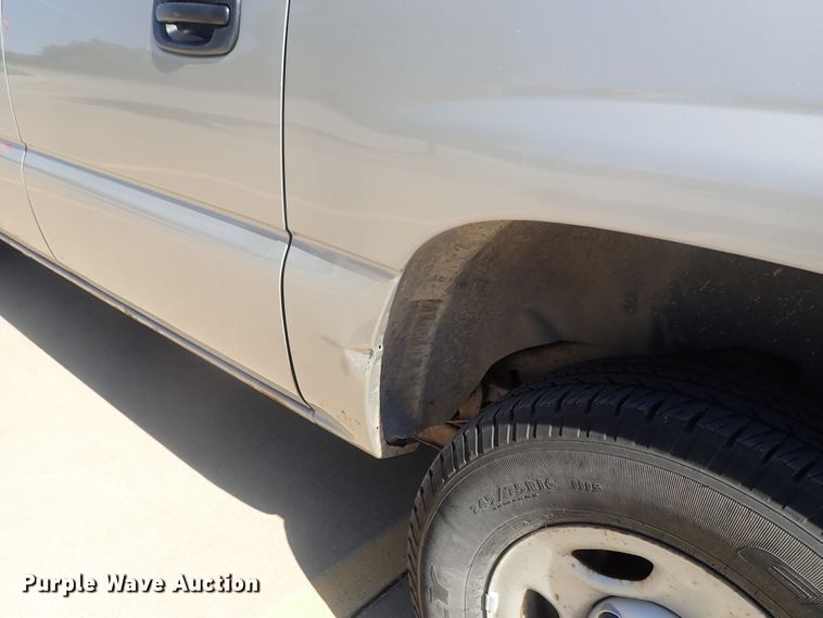 image for item DG2174 2004 Chevrolet Suburban 1500  SUV