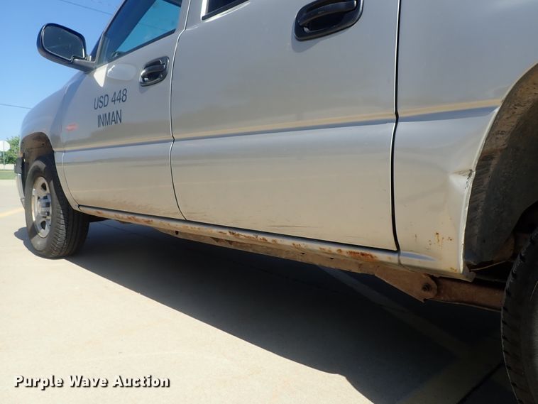 image for item DG2174 2004 Chevrolet Suburban 1500  SUV