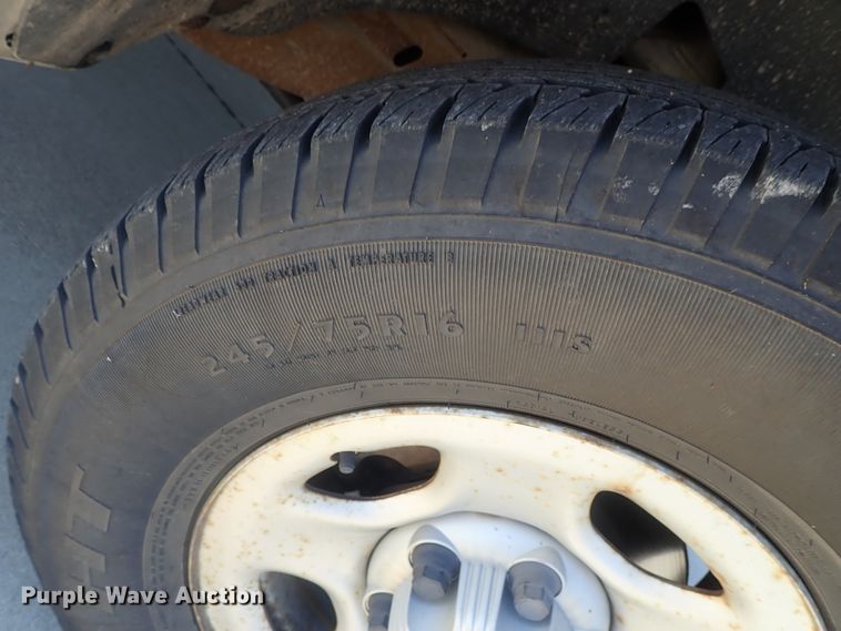 image for item DG2174 2004 Chevrolet Suburban 1500  SUV