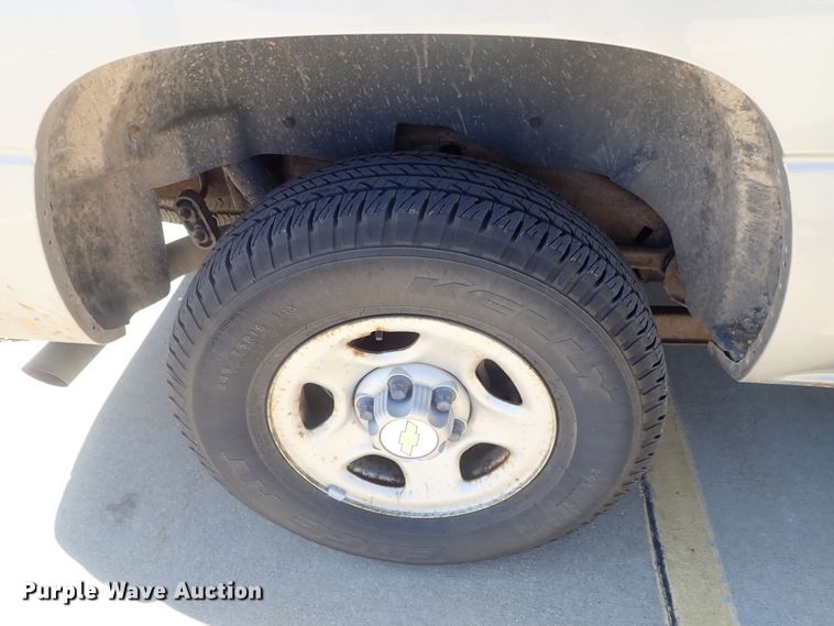 image for item DG2174 2004 Chevrolet Suburban 1500  SUV