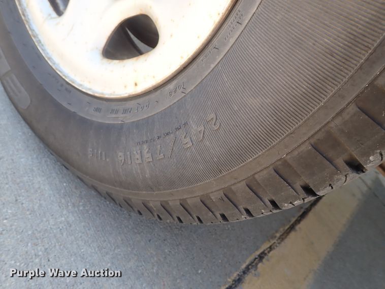 image for item DG2174 2004 Chevrolet Suburban 1500  SUV