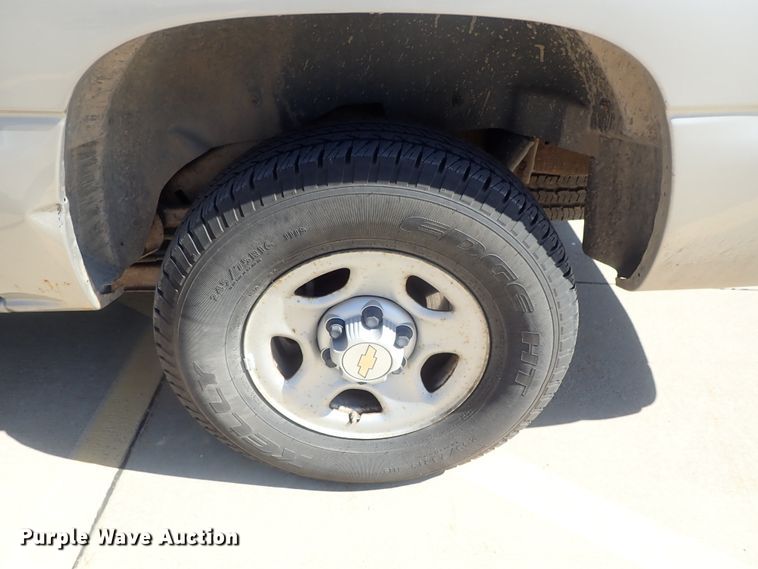 image for item DG2174 2004 Chevrolet Suburban 1500  SUV