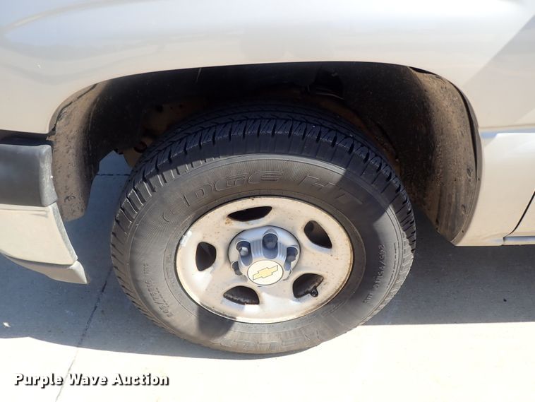 image for item DG2174 2004 Chevrolet Suburban 1500  SUV