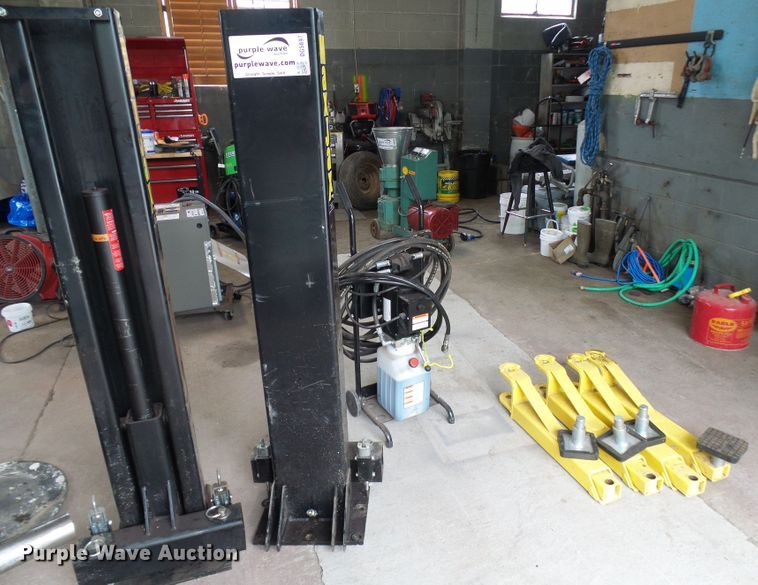 image for item DG5697 Maxjax Mfg. automotive lift