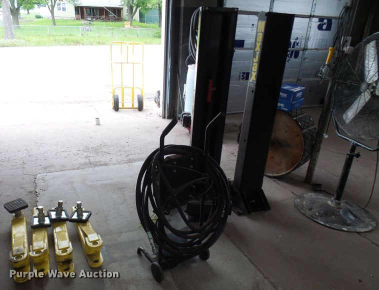 image for item DG5697 Maxjax Mfg. automotive lift