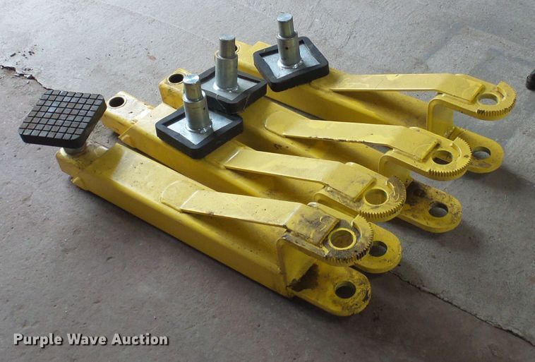 image for item DG5697 Maxjax Mfg. automotive lift