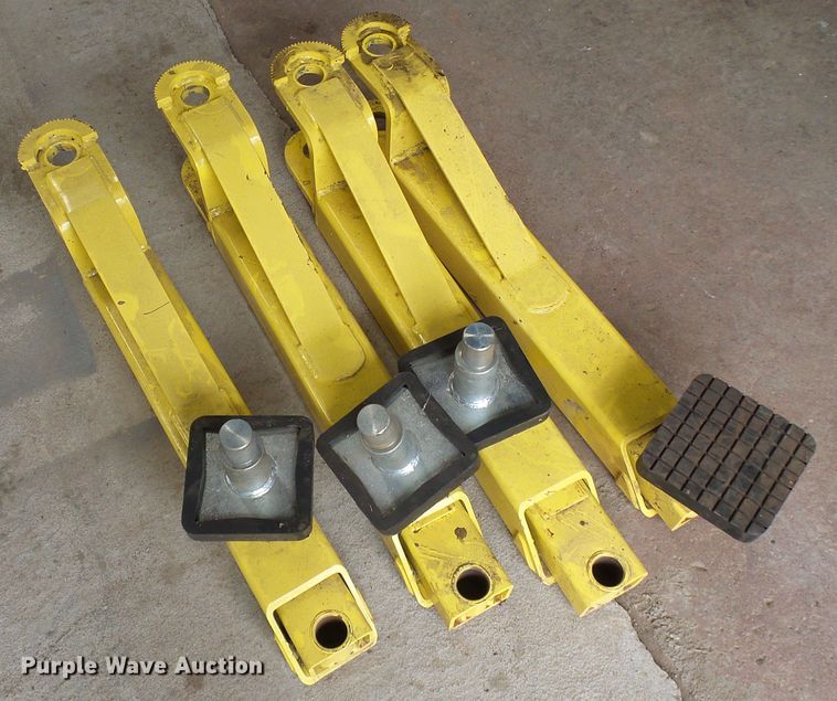 image for item DG5697 Maxjax Mfg. automotive lift
