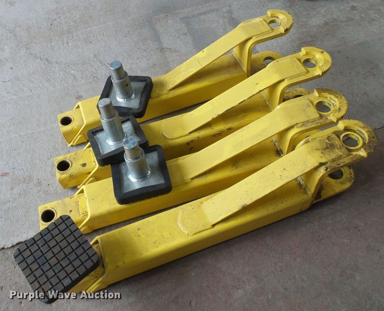 image for item DG5697 Maxjax Mfg. automotive lift