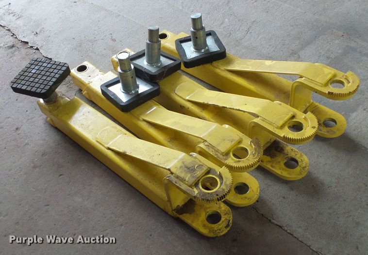 image for item DG5697 Maxjax Mfg. automotive lift