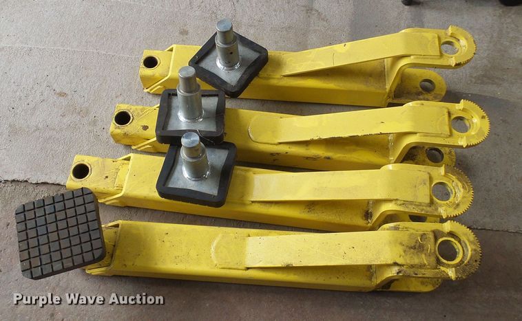 image for item DG5697 Maxjax Mfg. automotive lift