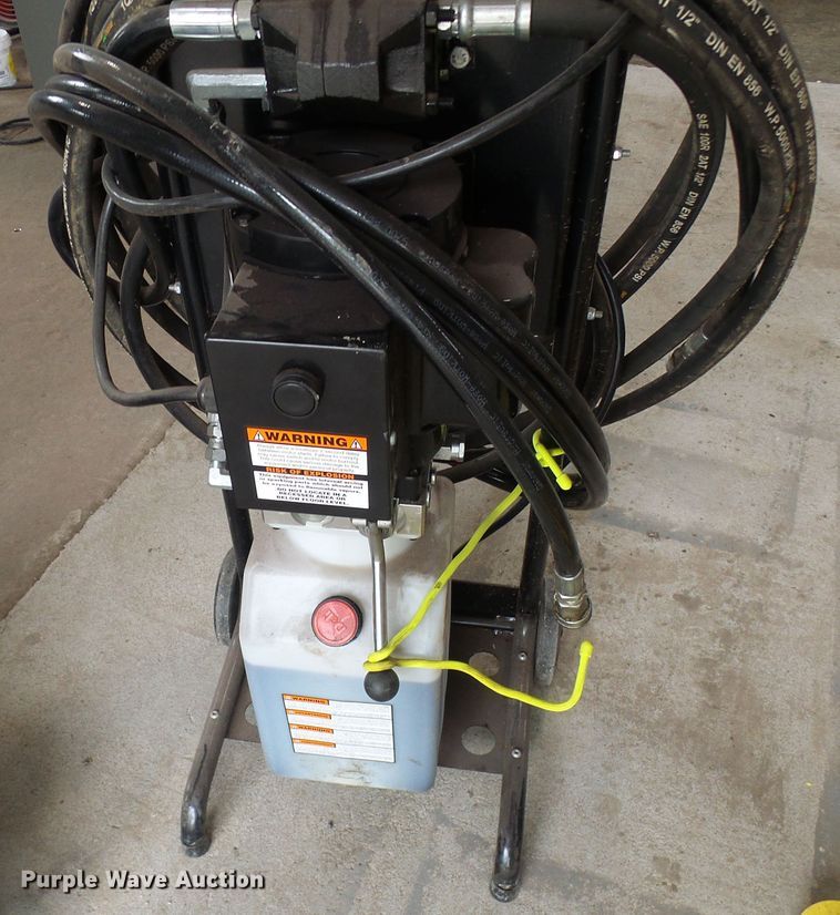 image for item DG5697 Maxjax Mfg. automotive lift