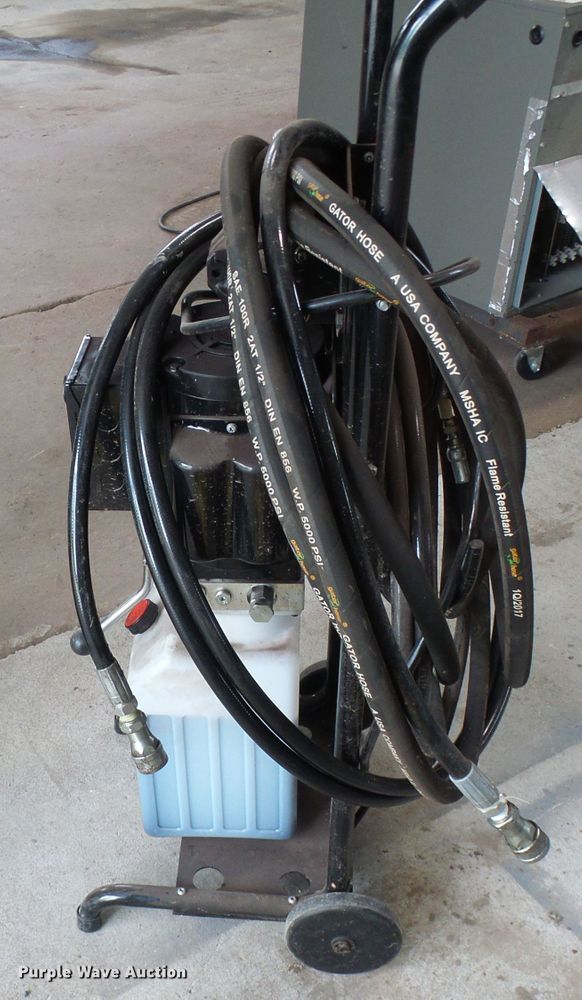 image for item DG5697 Maxjax Mfg. automotive lift