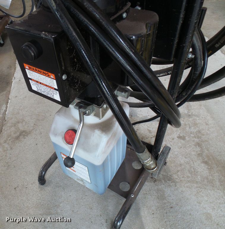 image for item DG5697 Maxjax Mfg. automotive lift