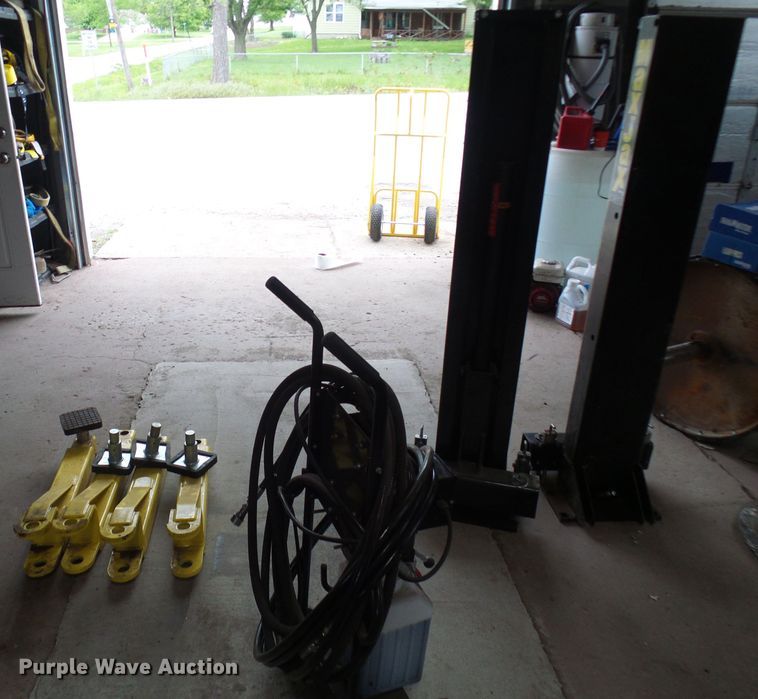 image for item DG5697 Maxjax Mfg. automotive lift