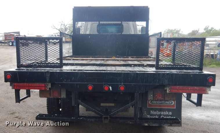 image for item DG5976 2002 GMC W4500  flatbed truck