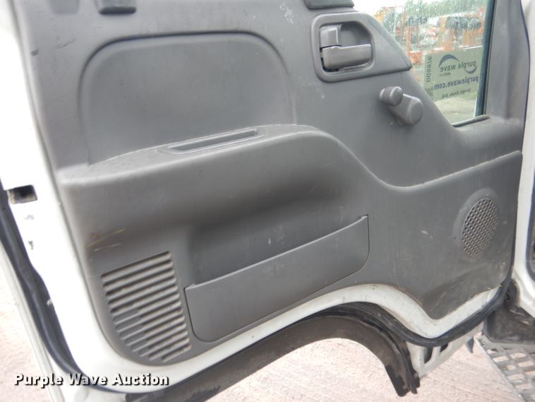 image for item DG5976 2002 GMC W4500  flatbed truck