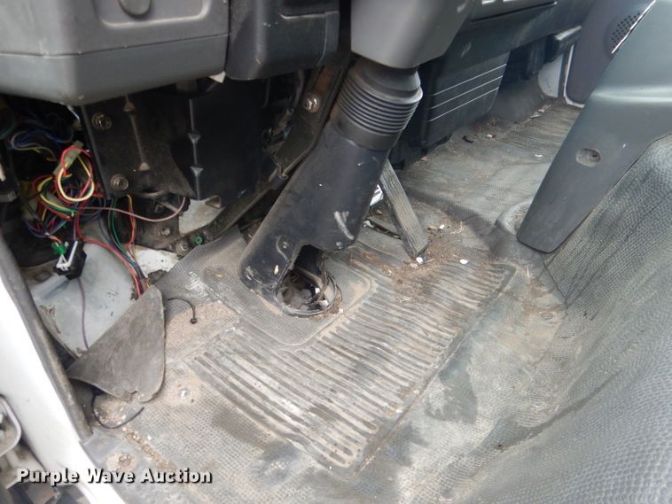 image for item DG5976 2002 GMC W4500  flatbed truck