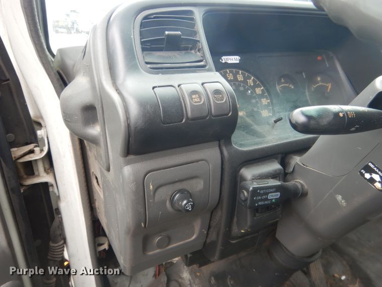 image for item DG5976 2002 GMC W4500  flatbed truck