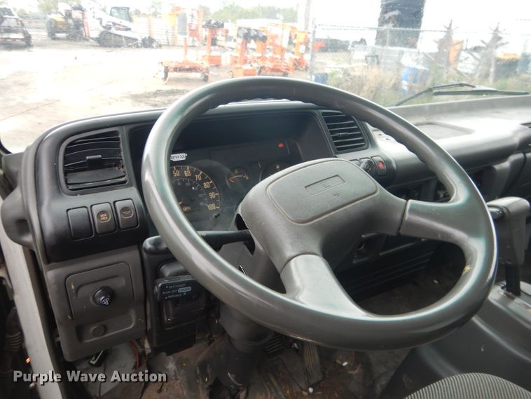 image for item DG5976 2002 GMC W4500  flatbed truck