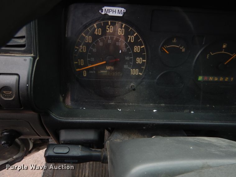 image for item DG5976 2002 GMC W4500  flatbed truck