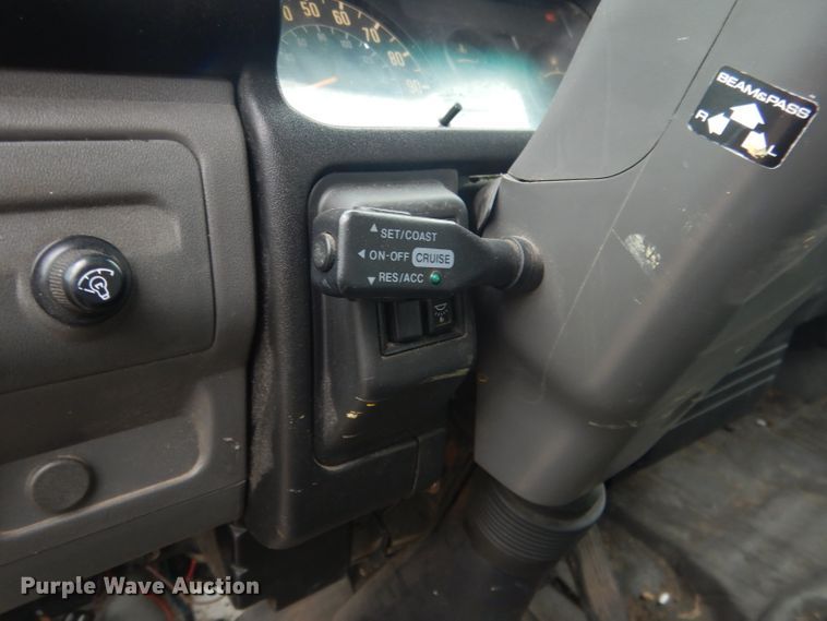 image for item DG5976 2002 GMC W4500  flatbed truck