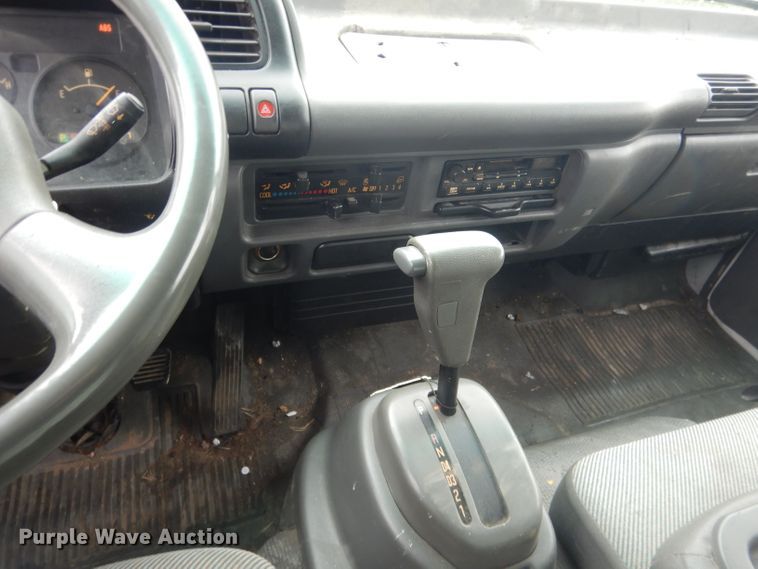 image for item DG5976 2002 GMC W4500  flatbed truck