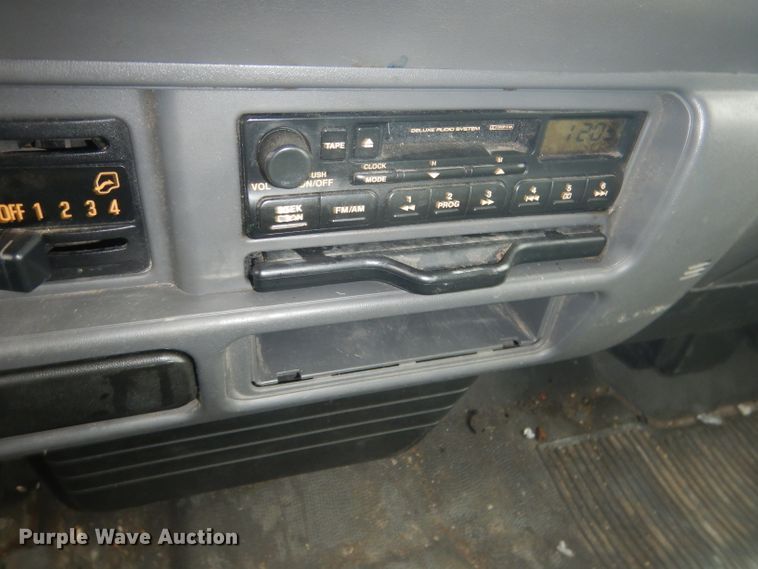 image for item DG5976 2002 GMC W4500  flatbed truck