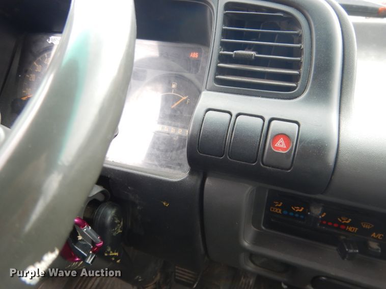 image for item DG5976 2002 GMC W4500  flatbed truck